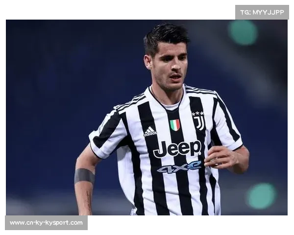 莫拉塔破门瞬间,科莫球迷狂欢庆祝